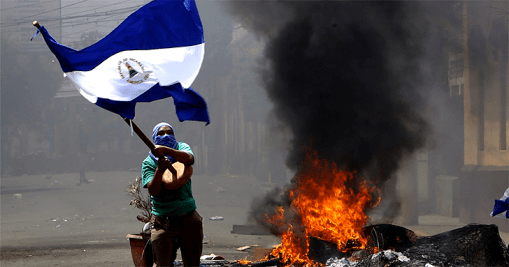 Nicarágua, Sujeitos mascarados, armados com morteiros e bazucas caseiras bloqueiam as avenidas